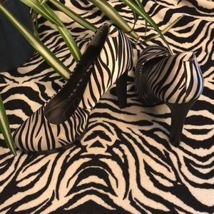 ✨3 for 15 - Zebra print heels, 5 inch height
